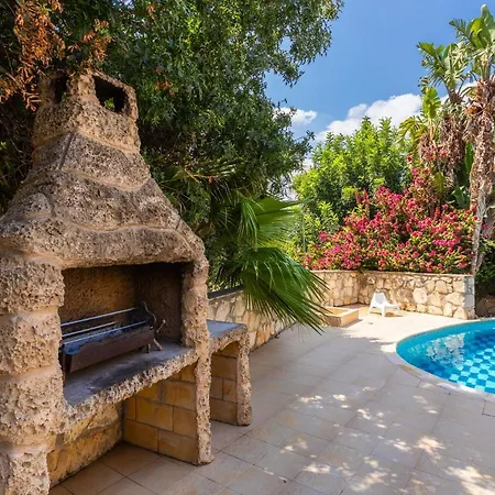 Windmill Vila Polis