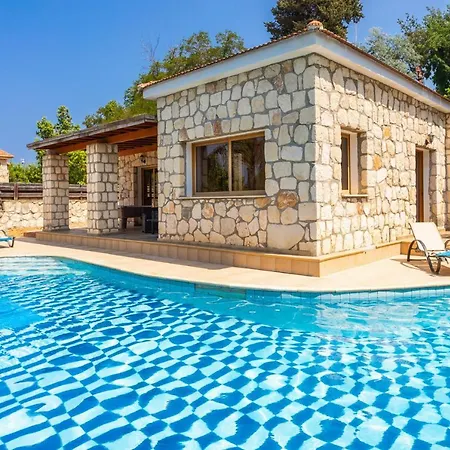Vila Windmill Polis